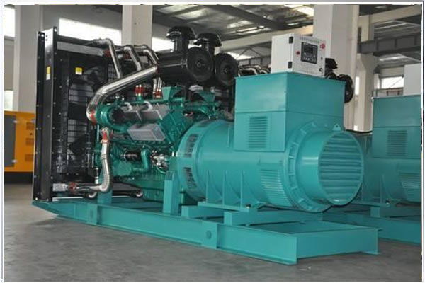 ?？诳得魉拱l(fā)電機組最大功率1200KW今日出廠