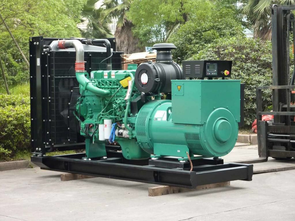 ?？谟癫癜l(fā)電機YC6T550L-D21成功出廠